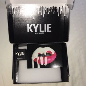Kylie Jenner Loose Powder Highlighter